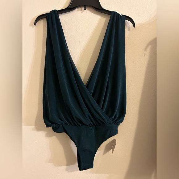 SOLD NWT✨ Free People Bodysuit pine color size X-small - Picture 4 of 6
